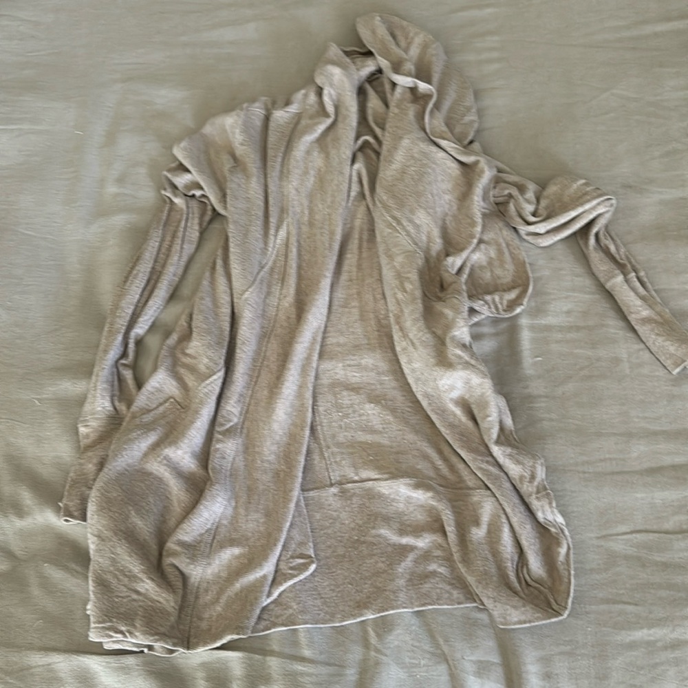 Tan blazer cardigan with pockets and thumb holes sz s